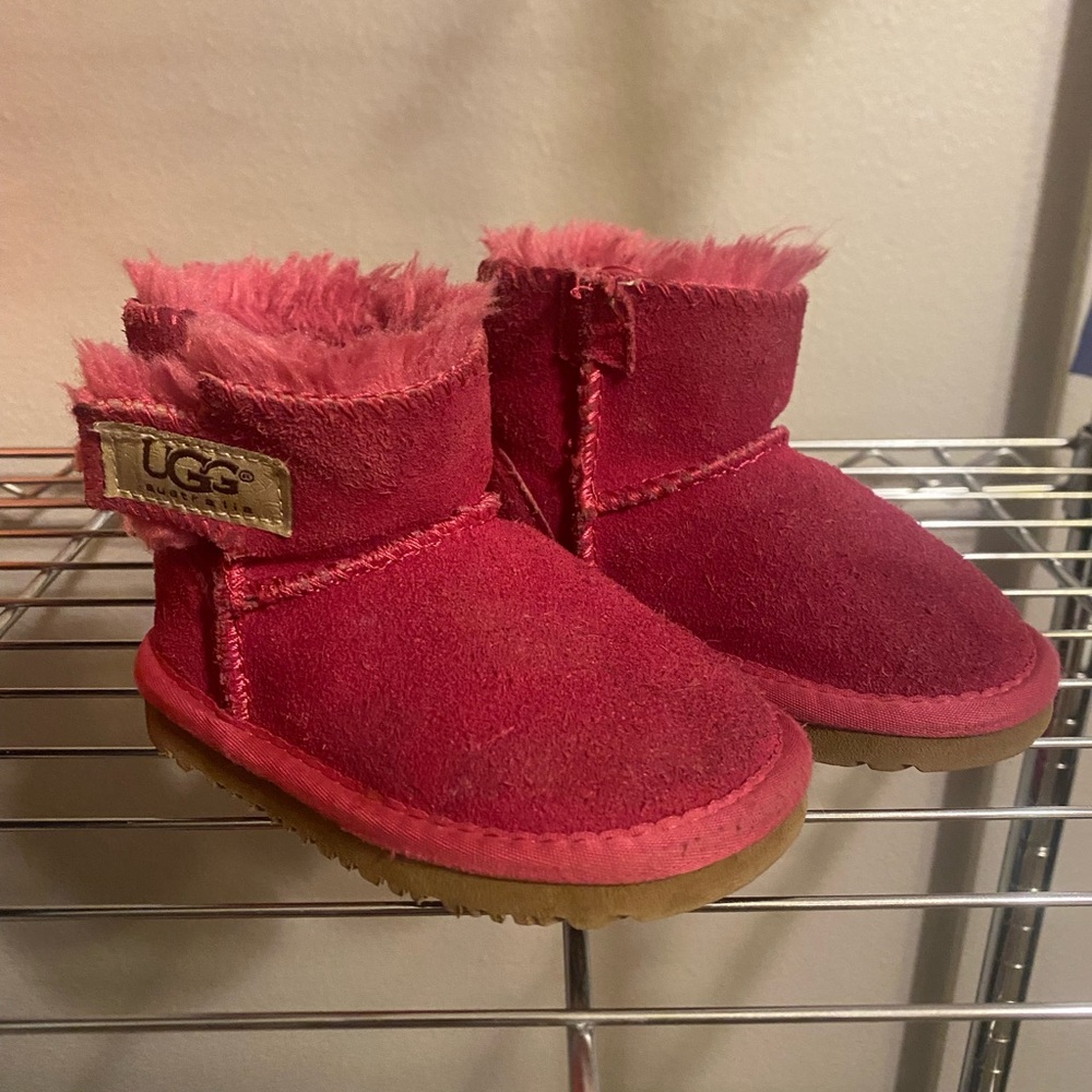 UGG Fuchsia Suede toddler Boots